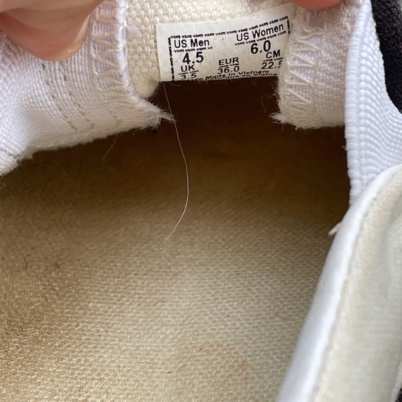 Black and white vans - Picture 13 of 13